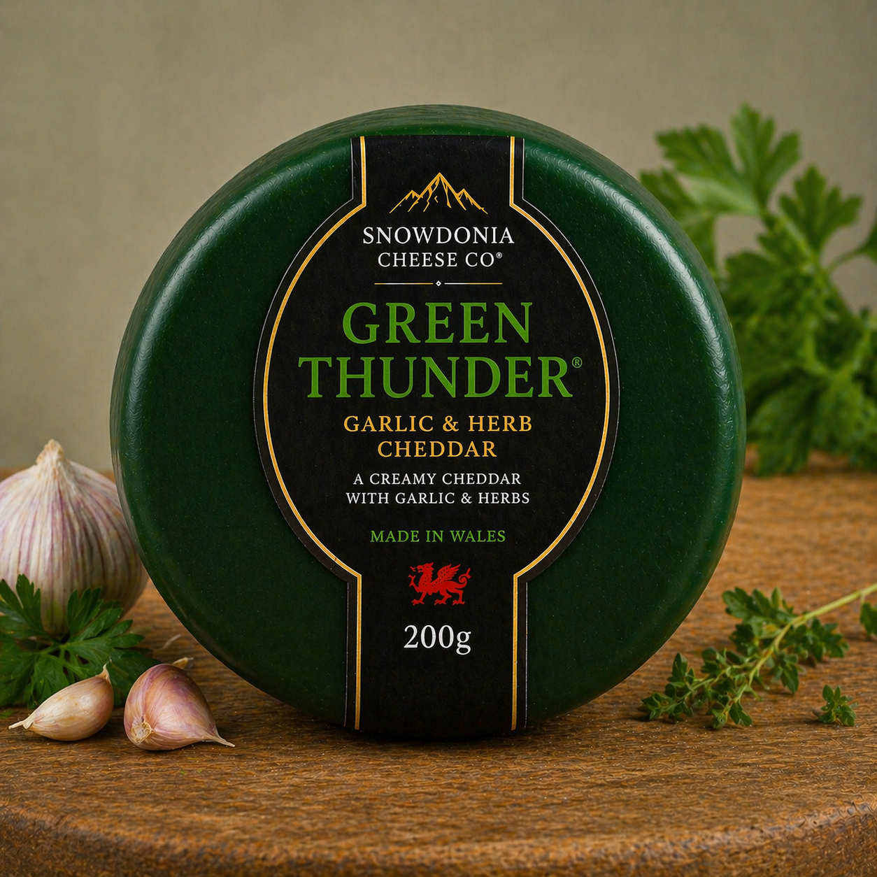 Snowdonia Green Thunder Cheese – Garlic & Herb Cheddar