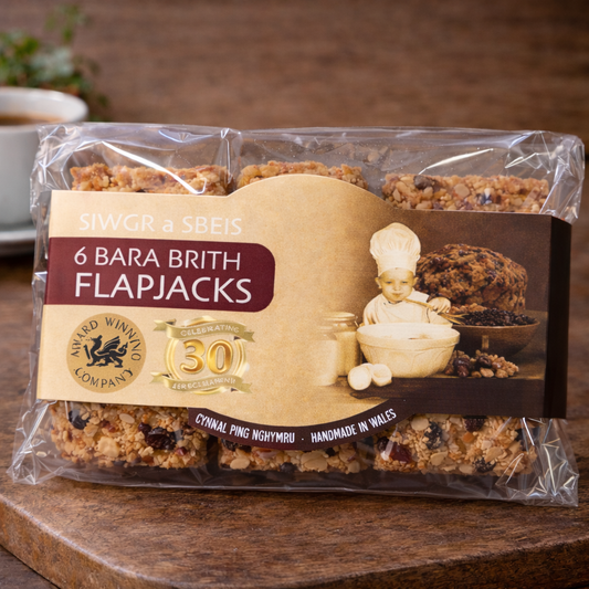 Siwgr a Sbeis Bara Brith Flapjacks – Handmade Welsh Oat Flapjacks (Pack of 6)