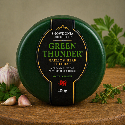Snowdonia Green Thunder Cheese – Garlic & Herb Cheddar